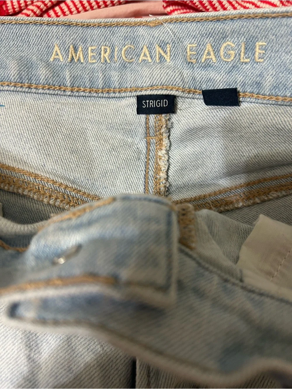 American Eagle Relaxed Short Strigid Light Wash Raw Hem Denim Shorts Size 4